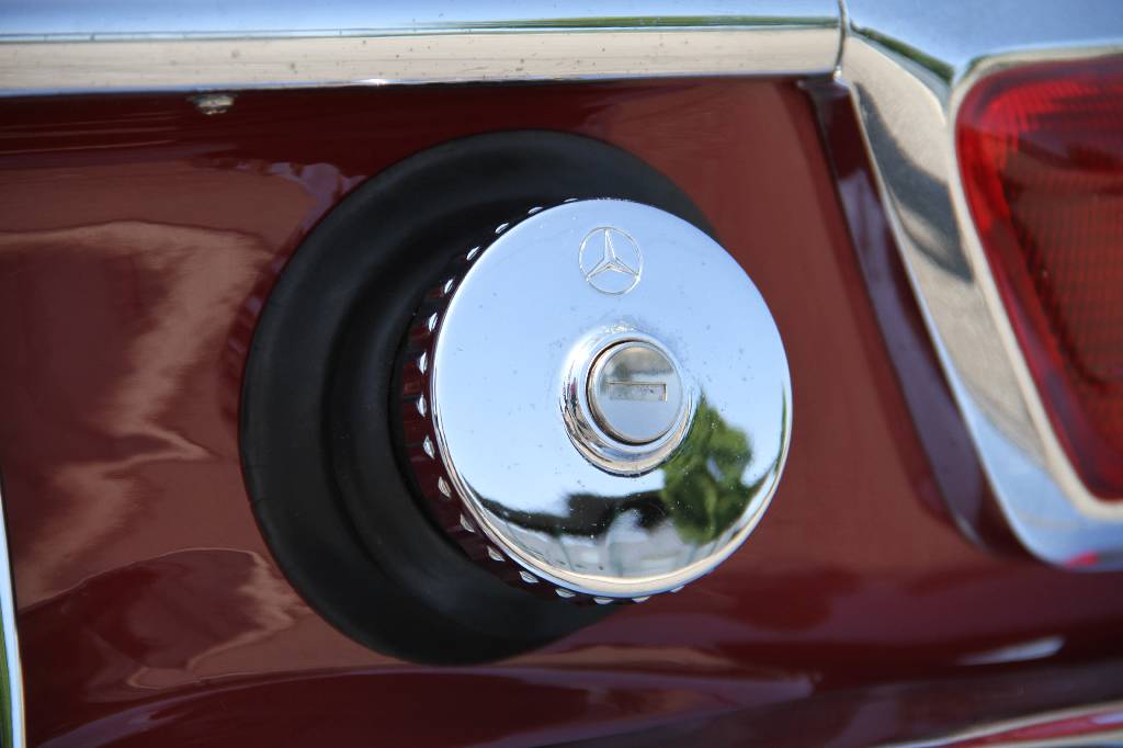 Detail g: Mercedes-Benz 280SL Pagode, EZ 06.1969, 2.Hand (in Deutschland), Laufleistung ca. 160.000 km, 125 KW/ 170 PS, H-Kennzeichen, TÜVbis 11.2016, ...