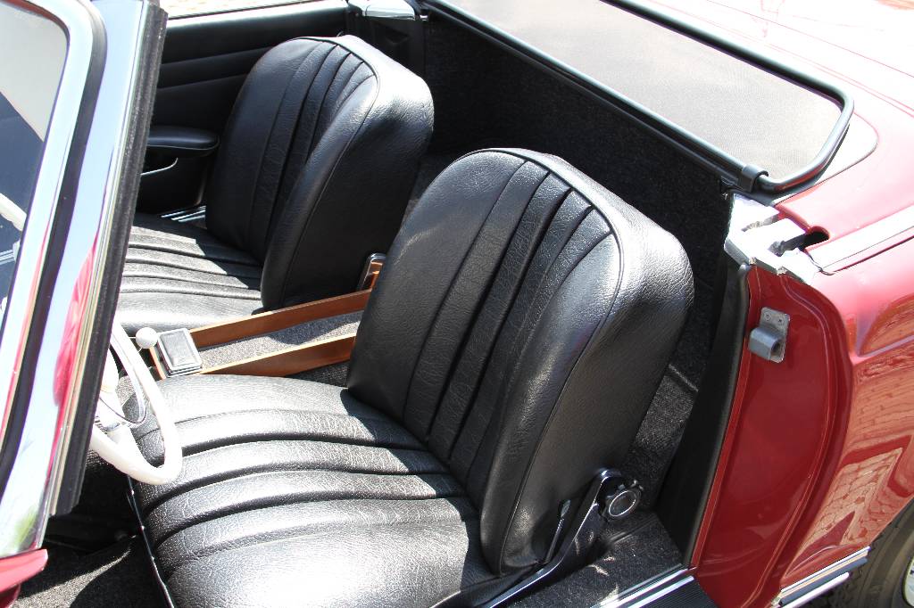 Detail h: Mercedes-Benz 280SL Pagode, EZ 06.1969, 2.Hand (in Deutschland), Laufleistung ca. 160.000 km, 125 KW/ 170 PS, H-Kennzeichen, TÜVbis 11.2016, ...