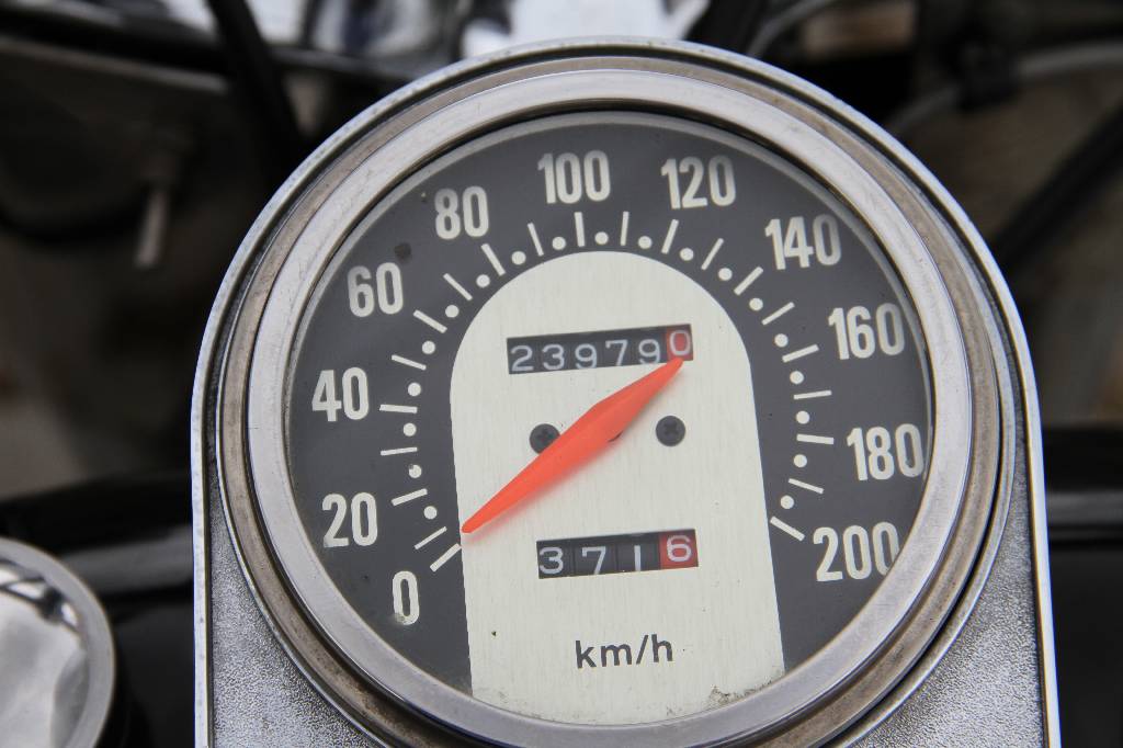Detail c: Harley Davidson FXWG, EZ 05.1991, 2.Hand, Laufleistung ca. 24.000 km, 33 KW/ 45 PS, TÜV bis 12.2016, 4-Gang Schaltgetriebe, schwarz/beige mit rotem ...