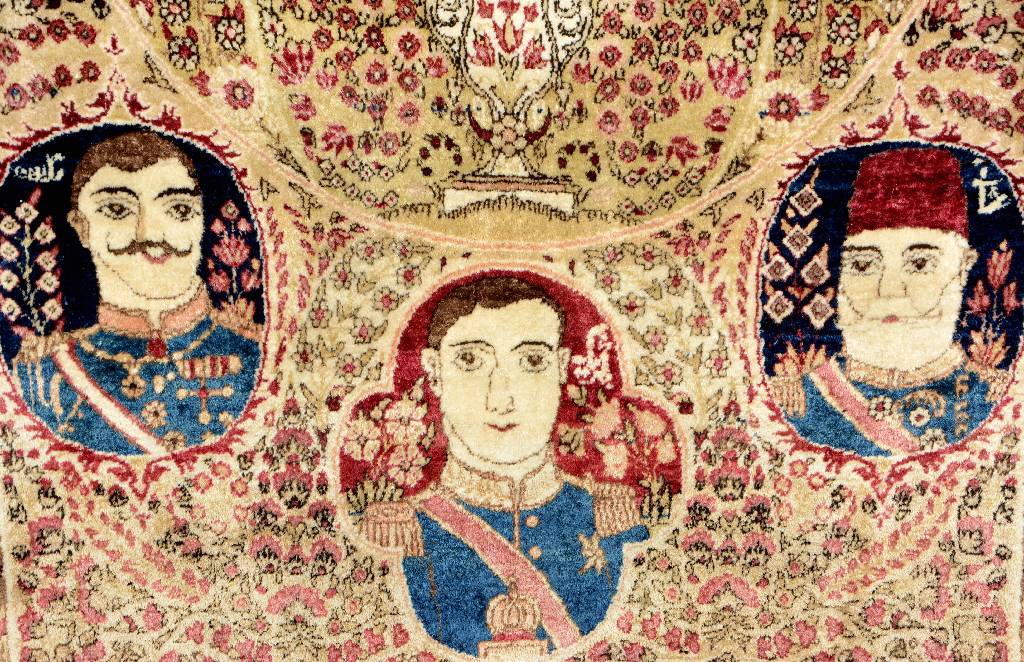 Detail b: Kerman "Raver" antik, Südpersien, 19.Jhd., Korkwolle geknüpft auf Baumwolle. Diese fein geknüpfte Auftragsarbeit, zeigt verschiedene ...
