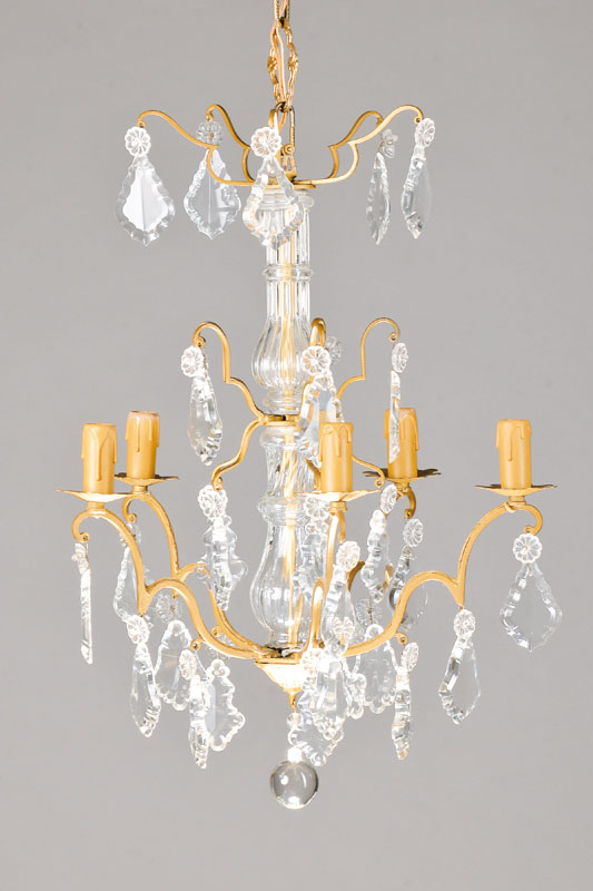 Kleiner Deckenlüster, wohl Frankreich, frühes 20.Jh., Messinggestell, balusterförmige Glassäule, viele Ausleger mit Behang, 5 Brennstellen, ...