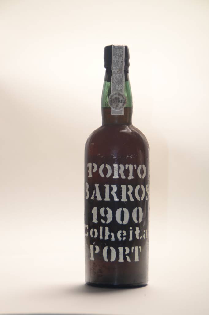 1 Flasche 1900 Porto Barros Colheita, Portwein, into neck, ca. 75 cl, , 1977 in die Flasche abgefüllt, selten im Angebot, Flaschennummer: 857010