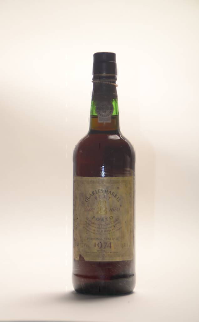 8 Flaschen 1974 Quarles Harris Personal Reserve, Portwein, im Eichefass gereift, je into neck, ca. 70 cl, 1985 u. 1986 in die Flasche abgefüllt, ...