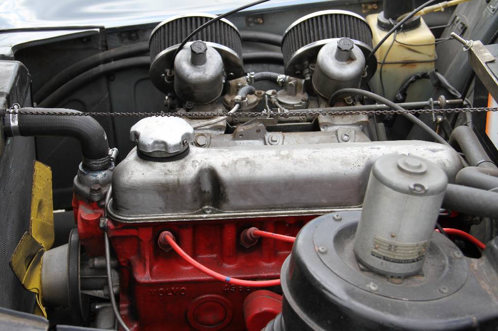 Detail d: Volvo PV 544, EZ 11.1962, Laufleistung 65.364 km abgelesen, H-Zulassung, 59 kW/ 80 PS, 4-Gang Schaltgetriebe, grau, Schalensitze Kunstleder ...