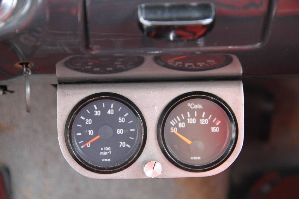 Detail i: Volvo PV 544, EZ 11.1962, Laufleistung 65.364 km abgelesen, H-Zulassung, 59 kW/ 80 PS, 4-Gang Schaltgetriebe, grau, Schalensitze Kunstleder ...