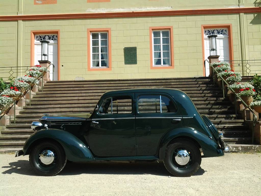 Vauxhall Twelve-Six, EZ 1939, Laufleistung 22.500 km abgelesen, 27 kW/ 37 PS, Schaltgetriebe, dunkelgrün, Stoffbezüge grau, Classic Data Gutachten ...