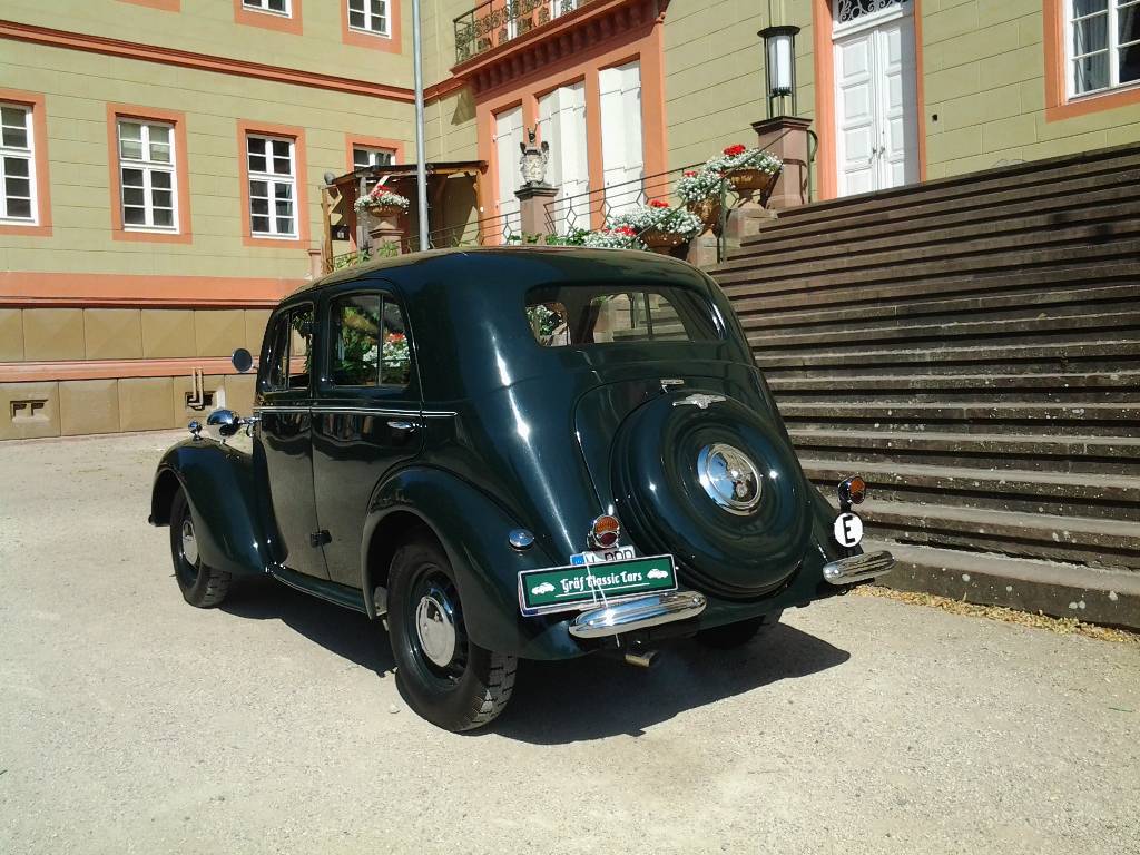 Detail b: Vauxhall Twelve-Six, EZ 1939, Laufleistung 22.500 km abgelesen, 27 kW/ 37 PS, Schaltgetriebe, dunkelgrün, Stoffbezüge grau, Classic Data Gutachten ...