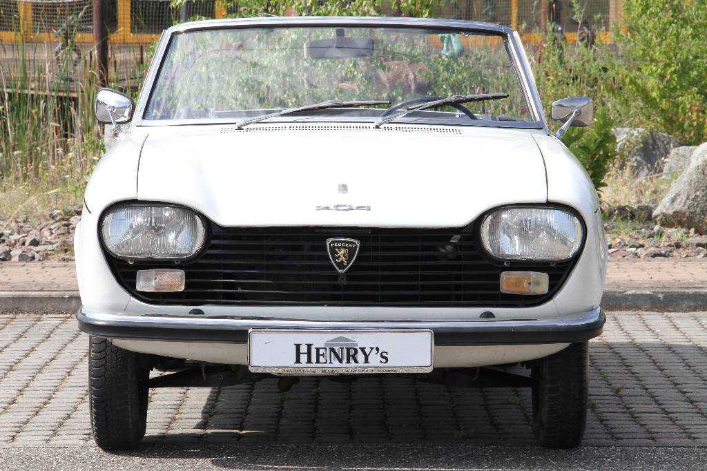 Detail a: Peugeot 204 Cabriolet, EZ 04.1975, Laufleistung 98.538 km abgelesen, 40 kW/ 54 PS, Handstockschaltgetriebe, weiß, Kunstleder schwarz, spanische ...