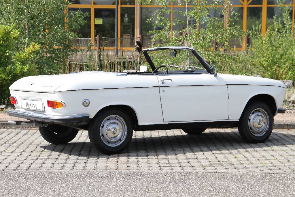 Detail b: Peugeot 204 Cabriolet, EZ 04.1975, Laufleistung 98.538 km abgelesen, 40 kW/ 54 PS, Handstockschaltgetriebe, weiß, Kunstleder schwarz, spanische ...