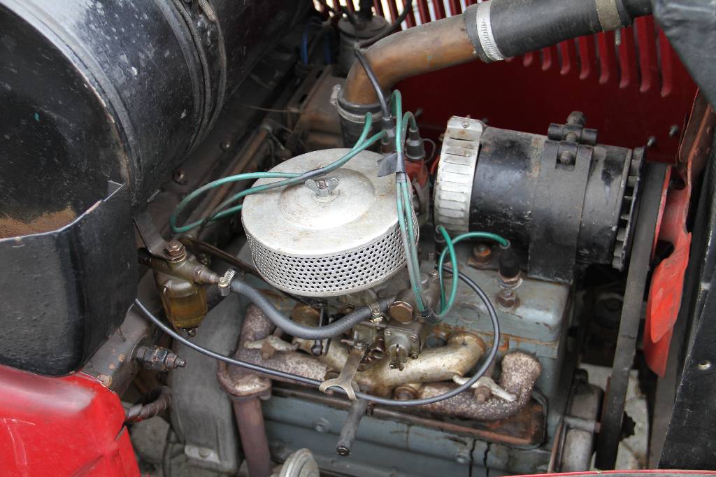 Detail d: Fiat 508 S Balilla, EZ 10.1934, Laufleistung46.442 km abgelesen, 22 KW/ 30 PS, Schaltgetriebe, rot/schwarz, Stoffsitze in grau, spanische Papiere, ...