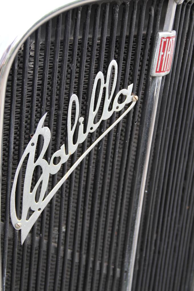 Detail e: Fiat 508 S Balilla, EZ 10.1934, Laufleistung46.442 km abgelesen, 22 KW/ 30 PS, Schaltgetriebe, rot/schwarz, Stoffsitze in grau, spanische Papiere, ...