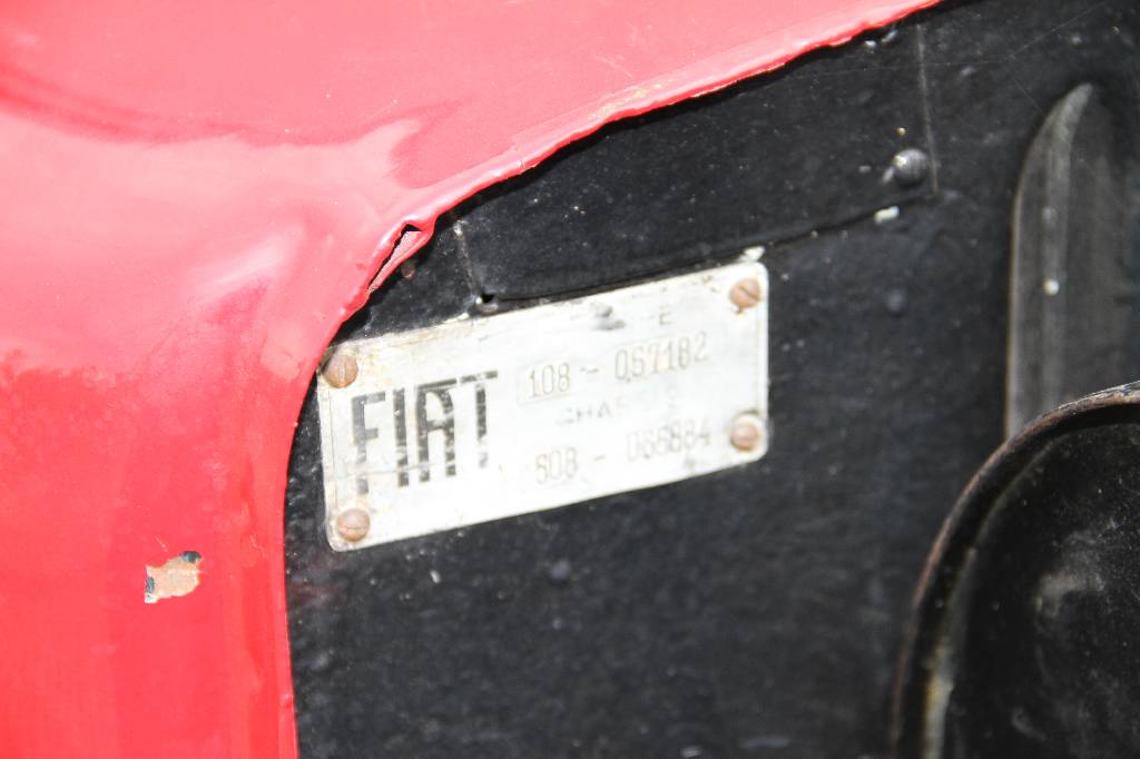 Detail g: Fiat 508 S Balilla, EZ 10.1934, Laufleistung46.442 km abgelesen, 22 KW/ 30 PS, Schaltgetriebe, rot/schwarz, Stoffsitze in grau, spanische Papiere, ...