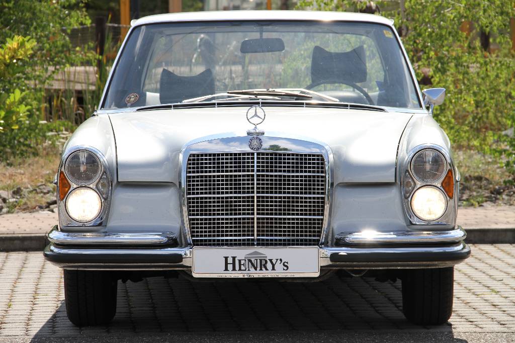 Detail a: Mercedes-Benz 280 S, EZ 11.1969, 1.Hand, Laufleistung 80.032 km abgelesen, 103 KW/ 140 PS, 4-Gang-Schaltgetriebe, silber, Kunstleder dunkelblau, ...