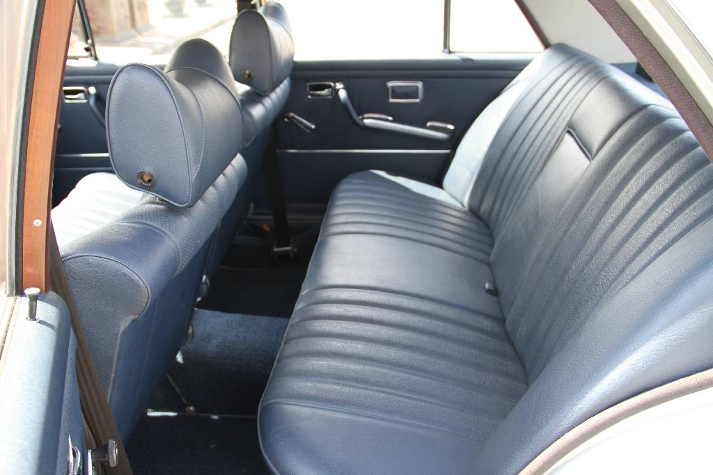 Detail i: Mercedes-Benz 280 S, EZ 11.1969, 1.Hand, Laufleistung 80.032 km abgelesen, 103 KW/ 140 PS, 4-Gang-Schaltgetriebe, silber, Kunstleder dunkelblau, ...