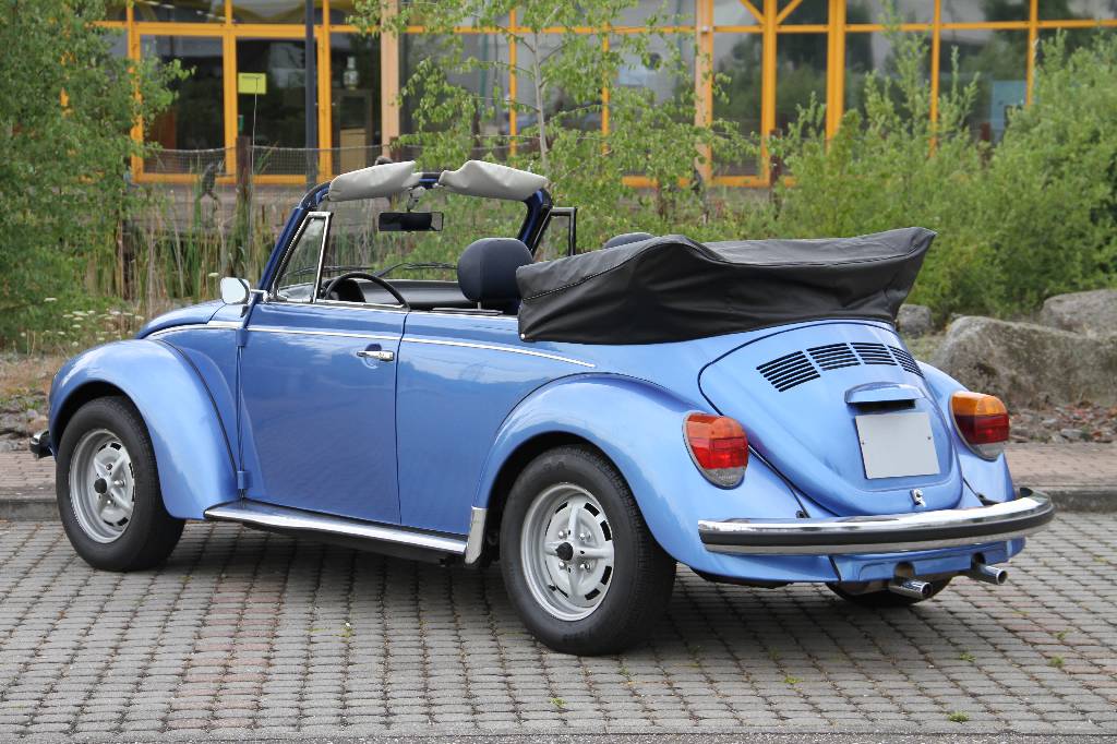 Detail b: VW Käfer 1303 LS Cabriolet, EZ 04.1977, 6. Hand (laut Brief), Schaltgetriebe, Laufleistung ca. 64.853 km Original, 37 KW/ 50 PS, geregelter ...