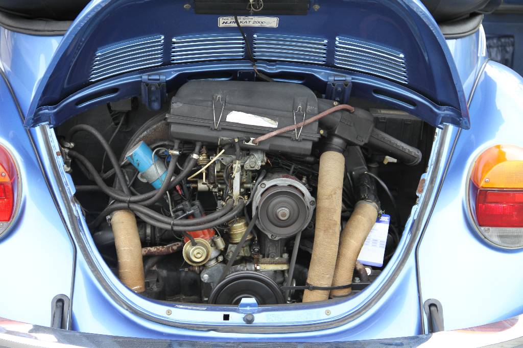 Detail c: VW Käfer 1303 LS Cabriolet, EZ 04.1977, 6. Hand (laut Brief), Schaltgetriebe, Laufleistung ca. 64.853 km Original, 37 KW/ 50 PS, geregelter ...
