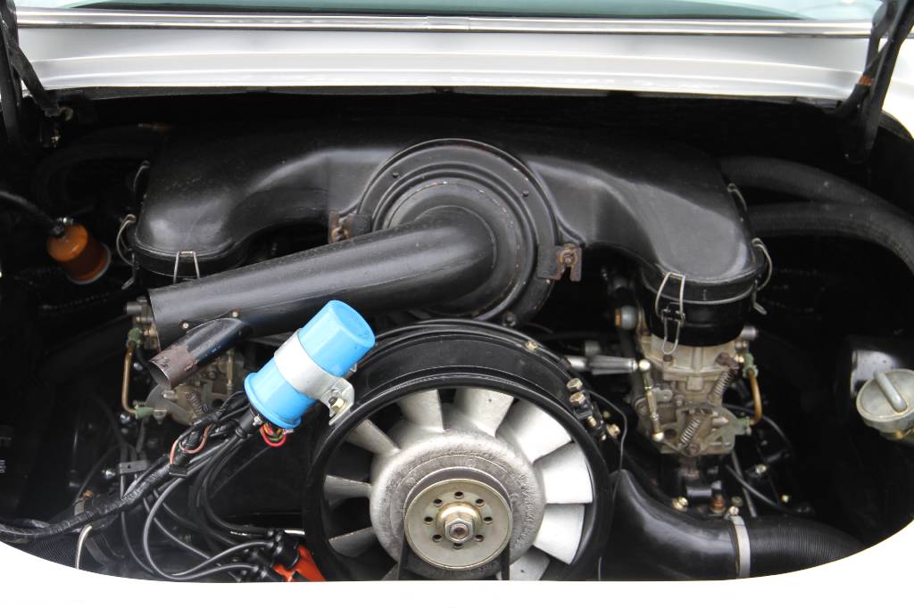 Detail e: Porsche 911 T Targa 2.2l, EZ 07.1971, US- Fahrzeug,Vorbesitzer nicht bekannt, Tacho auf Kilometer umgebaut - Laufleistung nicht nachvollziehbar, 88 ...