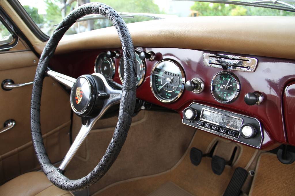 Detail f: Porsche 356 B Coupe, EZ 07.1962, Laufleistung 39.292 km abgelesen, 44 KW/ 60 PS, Schaltgetriebe, rubinrot, Kunstleder beige, ehemals USA, Fahrzeug ...