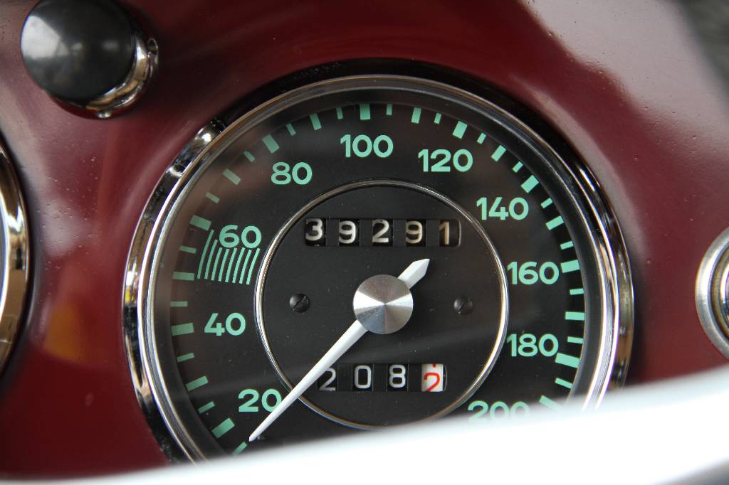 Detail i: Porsche 356 B Coupe, EZ 07.1962, Laufleistung 39.292 km abgelesen, 44 KW/ 60 PS, Schaltgetriebe, rubinrot, Kunstleder beige, ehemals USA, Fahrzeug ...