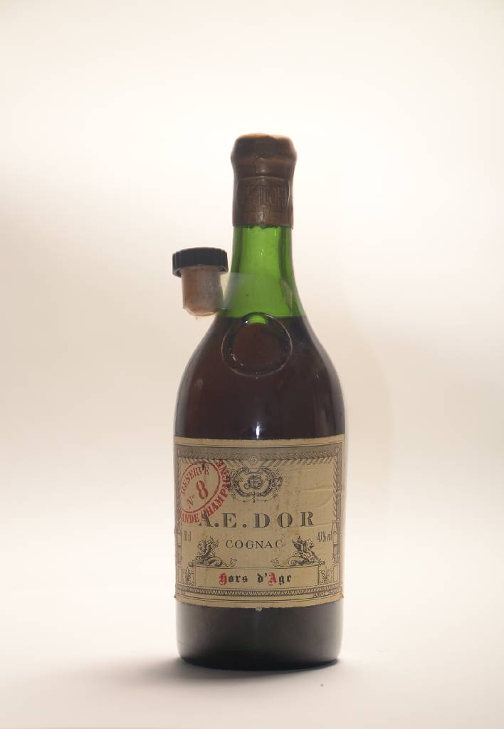 1 Flasche A.E. Dor Cognac Reserve No 8, Hors d'Age, Grande Champagne, ca. 70 cl, Abstand zur Kapsel, ca. 3,8 cm, unverkostet, mit ...