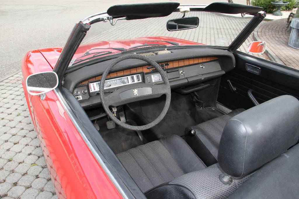 Detail c: Peugeot 304 B Cabriolet, EZ 03.1972, Laufleistung 19.375 km abgelesen, 48 KW/ 65 PS, H-zulassungsfähig, 4-Gang Schaltgetriebe, rot, Kunstleder ...