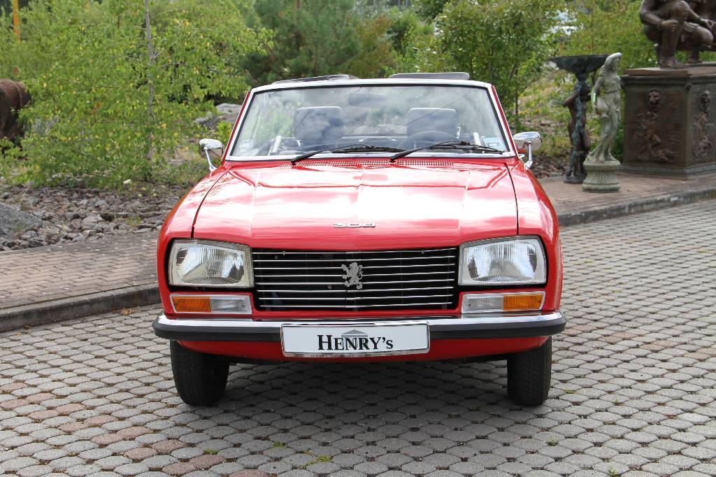 Detail d: Peugeot 304 B Cabriolet, EZ 03.1972, Laufleistung 19.375 km abgelesen, 48 KW/ 65 PS, H-zulassungsfähig, 4-Gang Schaltgetriebe, rot, Kunstleder ...