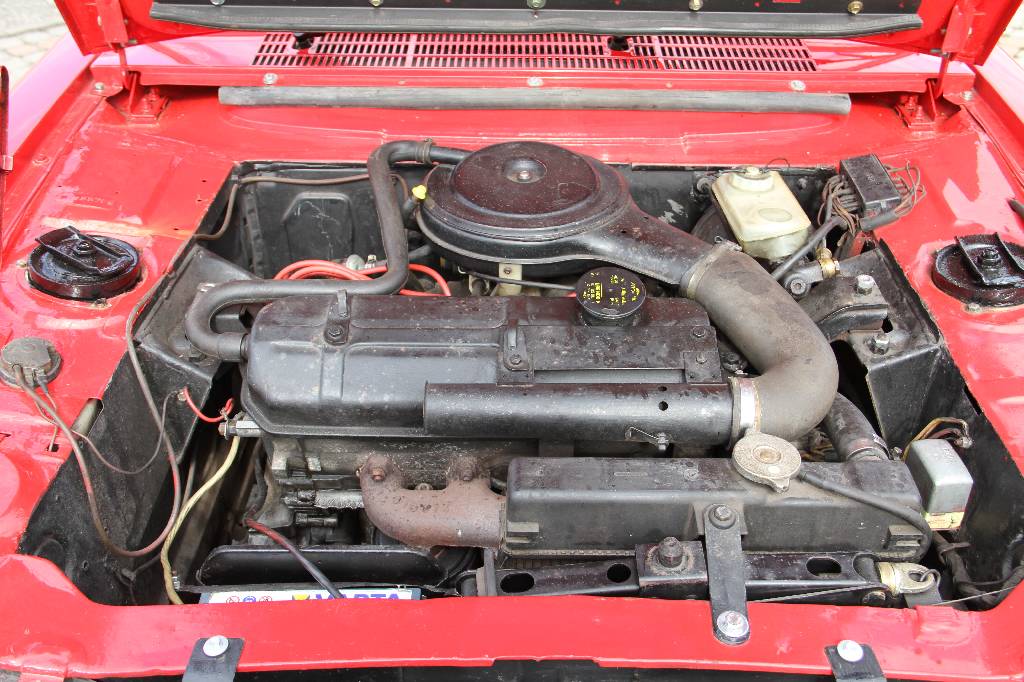 Detail e: Peugeot 304 B Cabriolet, EZ 03.1972, Laufleistung 19.375 km abgelesen, 48 KW/ 65 PS, H-zulassungsfähig, 4-Gang Schaltgetriebe, rot, Kunstleder ...