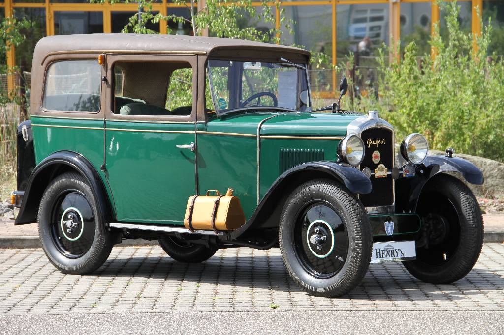 Peugeot 190 S, EZ 04.1928, H-Kennzeichen, Laufleistung 14.779 km abgelesen, 10 kW/ 14 PS, Schaltgetriebe, grün/schwarz, Alcantara grün, Fahrzeug ...