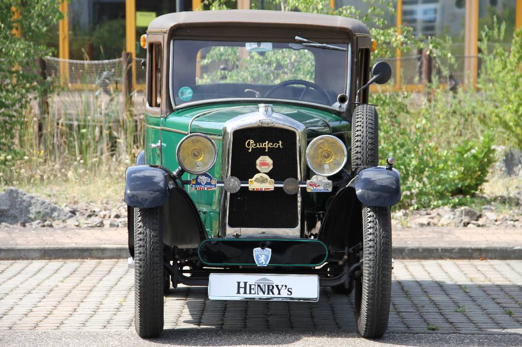 Detail a: Peugeot 190 S, EZ 04.1928, H-Kennzeichen, Laufleistung 14.779 km abgelesen, 10 kW/ 14 PS, Schaltgetriebe, grün/schwarz, Alcantara grün, Fahrzeug ...