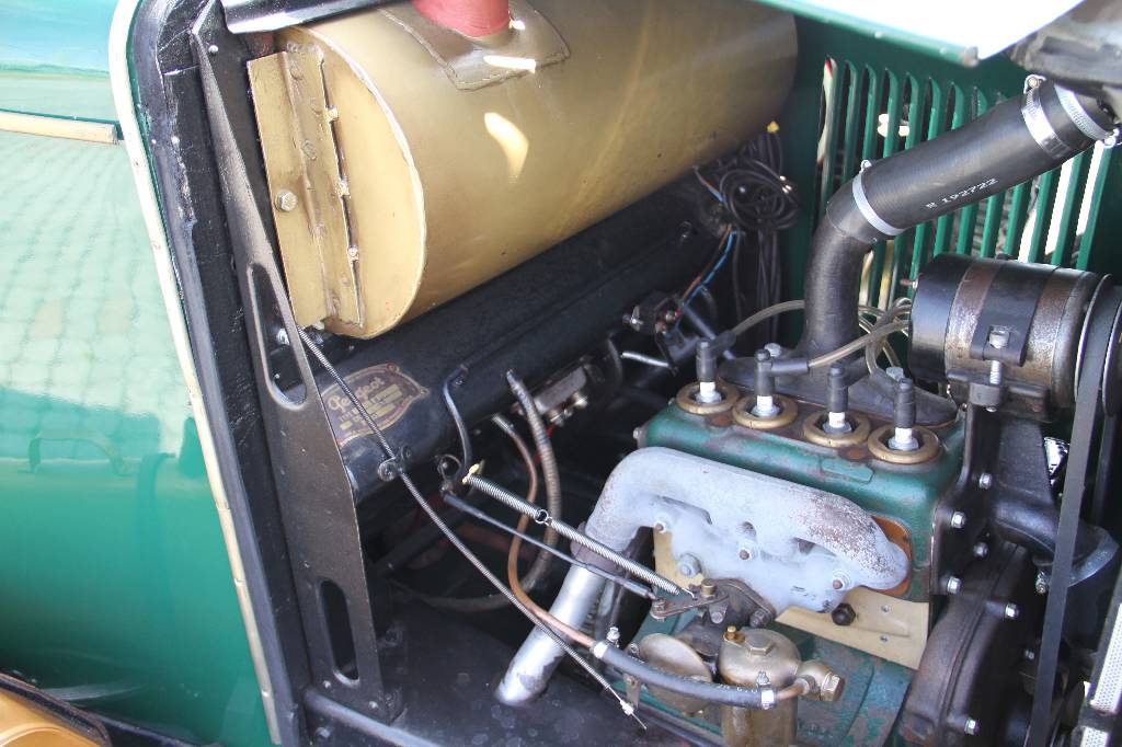 Detail f: Peugeot 190 S, EZ 04.1928, H-Kennzeichen, Laufleistung 14.779 km abgelesen, 10 kW/ 14 PS, Schaltgetriebe, grün/schwarz, Alcantara grün, Fahrzeug ...