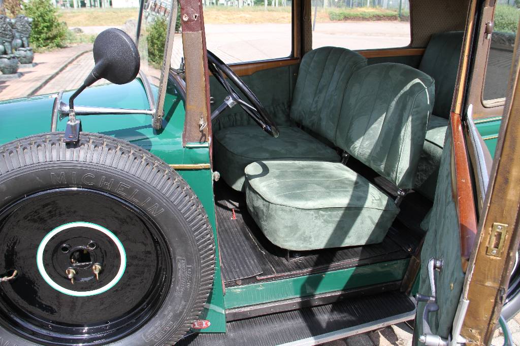 Detail h: Peugeot 190 S, EZ 04.1928, H-Kennzeichen, Laufleistung 14.779 km abgelesen, 10 kW/ 14 PS, Schaltgetriebe, grün/schwarz, Alcantara grün, Fahrzeug ...