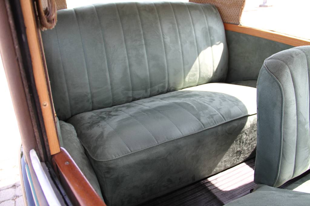 Detail i: Peugeot 190 S, EZ 04.1928, H-Kennzeichen, Laufleistung 14.779 km abgelesen, 10 kW/ 14 PS, Schaltgetriebe, grün/schwarz, Alcantara grün, Fahrzeug ...