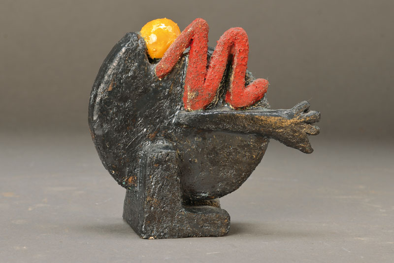 Ann Vinck, geb. 1953 Anvers, Konvolut aus zwei Skulpturen und zwei Radierungen, Skulpturen ca. 15 cm bzw. 33 cm, Radierungen Blattgr. ca. 28x19 cm