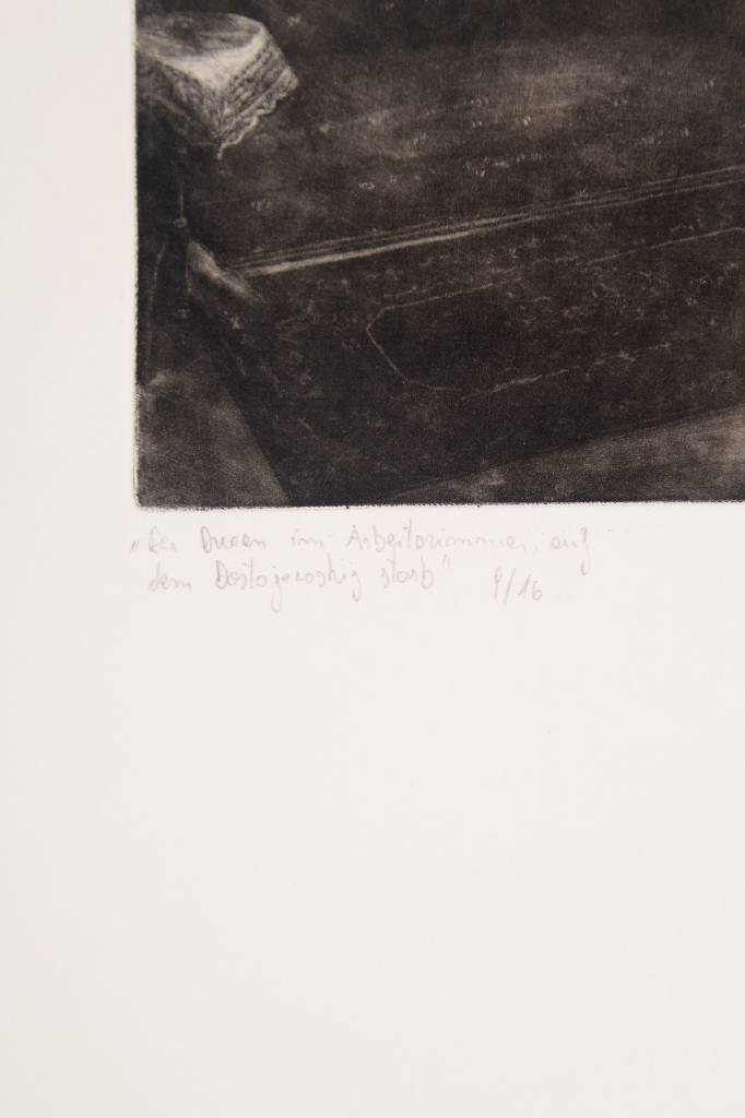 Detail b: Oswald Auer, geb. 1970, Radierung, Der Diwan im Arbeitszimmer, auf dem Dostojewskij starb, signiert und nummeriert 9/16, datiert 99, betitelt, Platte ...