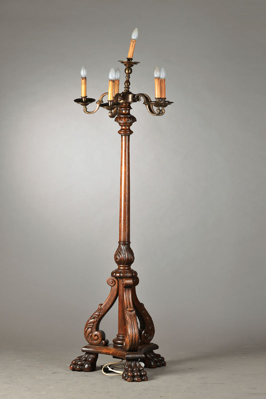 Stehlampe, deutsch, 1920, Eiche massiv, 6- flammig, im Barockstil, Fußplatte mit 3 Tatzenfüßen u. Akanthusblattvoluten, Elektrifizierung nicht ...