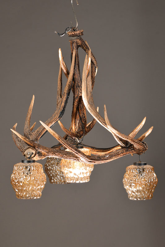 Geweih-Deckenlampe, 20. Jahrhundert, Rotwildgeweihe um 1910, Glaskörper 60er Jahre, 4 Brennstellen, 1 Ersatzglas vorhanden, Elektrifizierung nicht ...