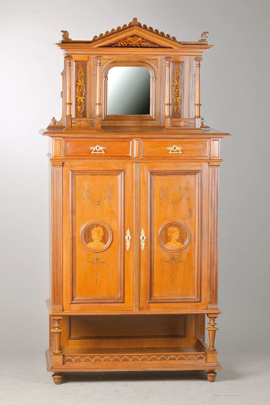 Vertiko mit Spiegeleinsatz, um 1880-1900, Nussbaum furniert, 2-schübig u. 2-türig, 4 ionische Vollsäulen, Portraits und florale Malereien, ...