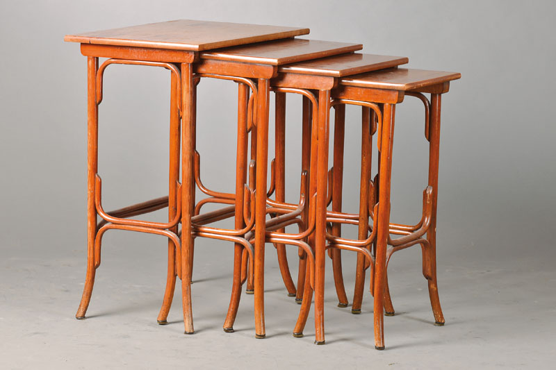 4 Stecktische, Thonet, 1895-1905, Bugholz, stiltypisch, in der Literatur ähnlich abgebildet, kleine Gebrauchssp., selten im Angebot, sammelwürdig, ...