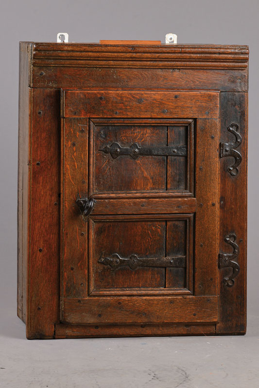 Wandschränkchen, deutsch, um 1790-1800, mitteldeutsch, Eiche massiv, auf Originalschloss, einfache Inneneinrichtung, ca. 63x47x27cm, Rückwand ...