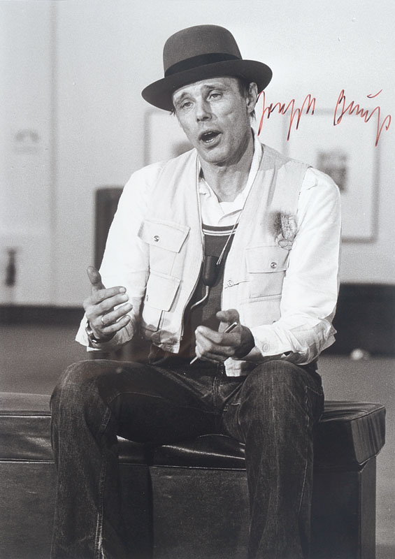 Werner Krüger, geb. 1917, Fotografie von Joseph Beuys, Silbergelatineabzug, handsigniert von Beuys, Auflage 30, WVZ Schellmann Joseph Beuys - Die ...