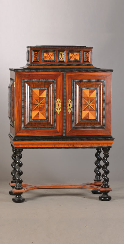 Kabinettschrank, Teile des 17.Jh. um 1880 umgebaut, Noten-und Musikalienschrank Schrank 2-türig (mit Schnappschloss) mit 14- schübigem Kabinett, ...