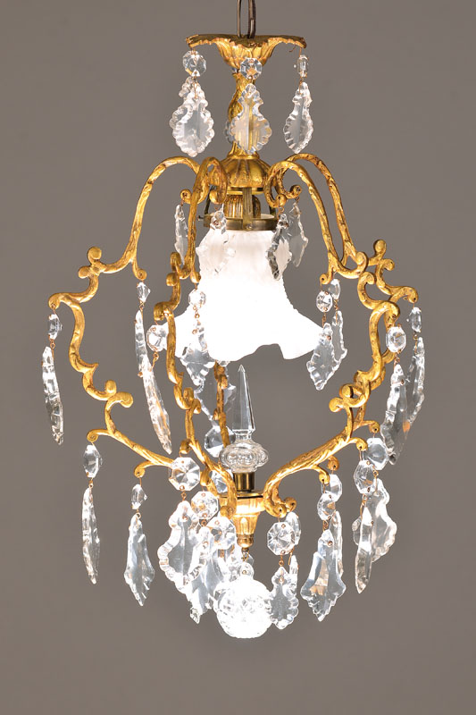 Flur- bzw. Hallenlampe, Frankreich, um 1920,Messingmontur mit hübsch gewachsener Patina, 4bewegte in sich getreppte Stege, in hexagonaler Grundform ...