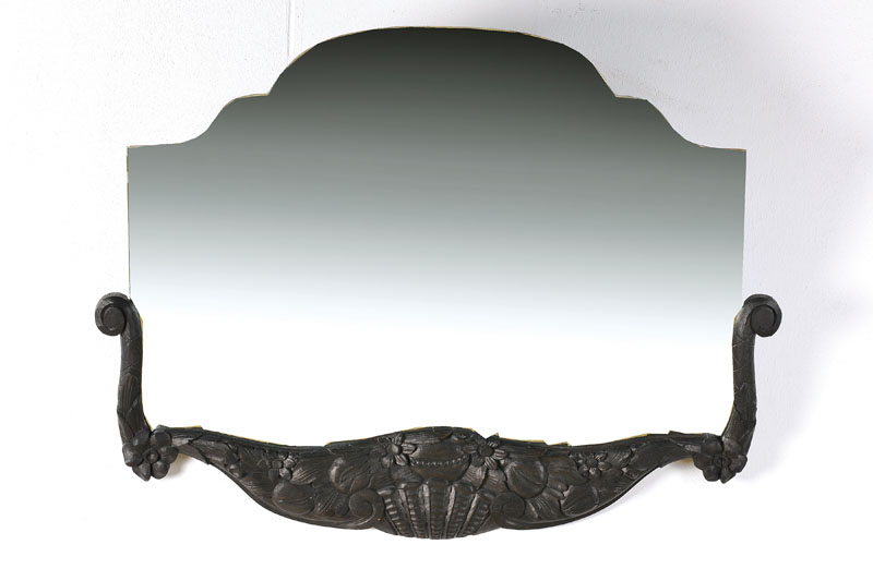 Wandspiegel, Frankreich, um 1930, Halbrahmen Holz geschnitzt, dunkel gefaßt, stilisierter Früchtedekor, Spiegelglas facettiert, ca. 75x95cm