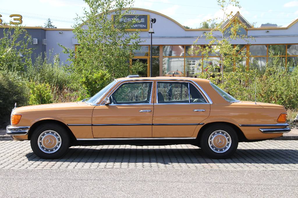 Detail b: Daimler-Benz 280 SE W 116, EZ 09.1975, Laufleistung ca. 189.900 km, TÜV 07.2017, H-Zulassung, letzter Service am 16.07.2015 bei 189.754 km, 136 kW/ ...