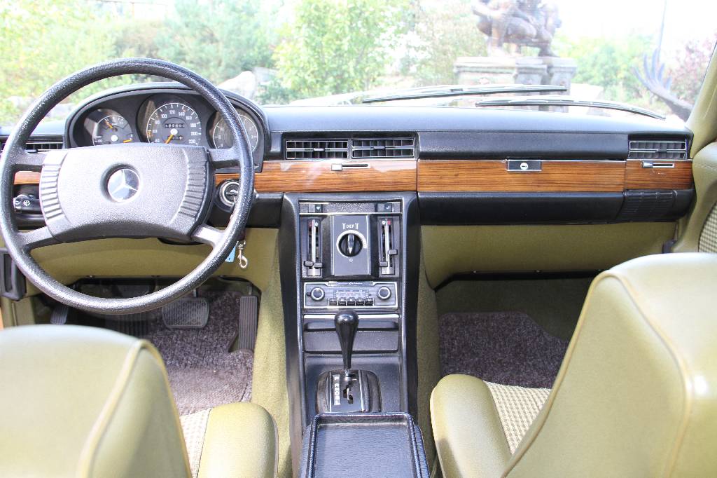 Detail f: Daimler-Benz 280 SE W 116, EZ 09.1975, Laufleistung ca. 189.900 km, TÜV 07.2017, H-Zulassung, letzter Service am 16.07.2015 bei 189.754 km, 136 kW/ ...