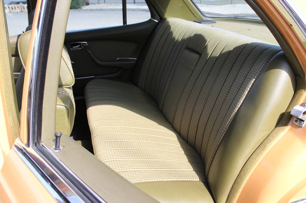 Detail h: Daimler-Benz 280 SE W 116, EZ 09.1975, Laufleistung ca. 189.900 km, TÜV 07.2017, H-Zulassung, letzter Service am 16.07.2015 bei 189.754 km, 136 kW/ ...