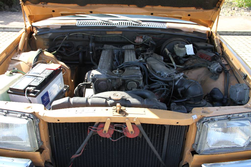 Detail i: Daimler-Benz 280 SE W 116, EZ 09.1975, Laufleistung ca. 189.900 km, TÜV 07.2017, H-Zulassung, letzter Service am 16.07.2015 bei 189.754 km, 136 kW/ ...