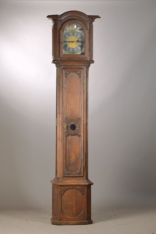 Standuhr, deutsch, um 1790, dreiteiliges reich verziertes Uhrengehäuse, abgeschrägte Ecken, Schnitzarbeiten, reich profiliert, Eiche massiv, ...