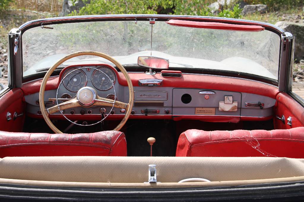 Detail h: Mercedes-Benz 190 SL W 121 B II, EZ 1961, Familienintern 3. Hand, Laufleistung ca. 136.000 km, 77 kW/ 105 PS, 4-Gang Schaltgetriebe, hellblau, Leder ...