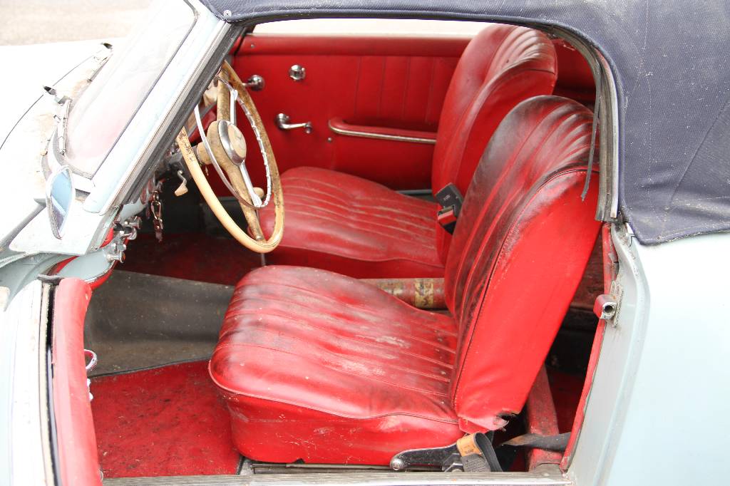 Detail i: Mercedes-Benz 190 SL W 121 B II, EZ 1961, Familienintern 3. Hand, Laufleistung ca. 136.000 km, 77 kW/ 105 PS, 4-Gang Schaltgetriebe, hellblau, Leder ...
